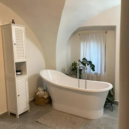 Semesterbostad Large Renovated Žandov
