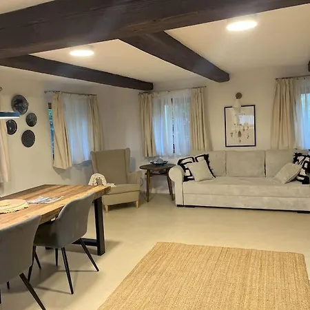 Large Renovated Ferienhaus